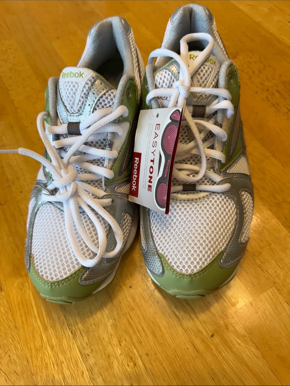 Reebok Easytone sneakers . New  size 7.5 in white and green